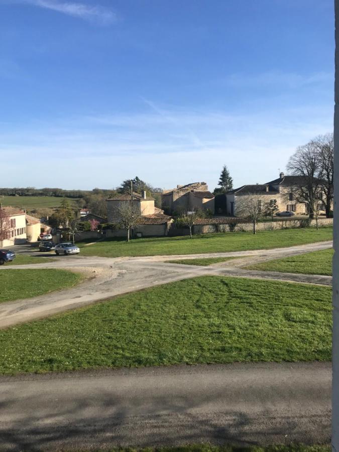 Charmant Studio Meuble Montignac-Charente 外观 照片